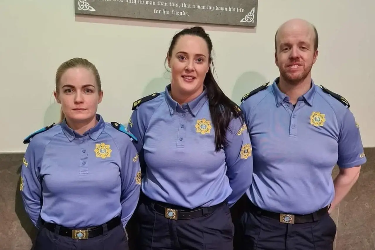 garda deirdre connolly (centre) with her colleagues, student garda tara mcgrory and garda keith conlon.